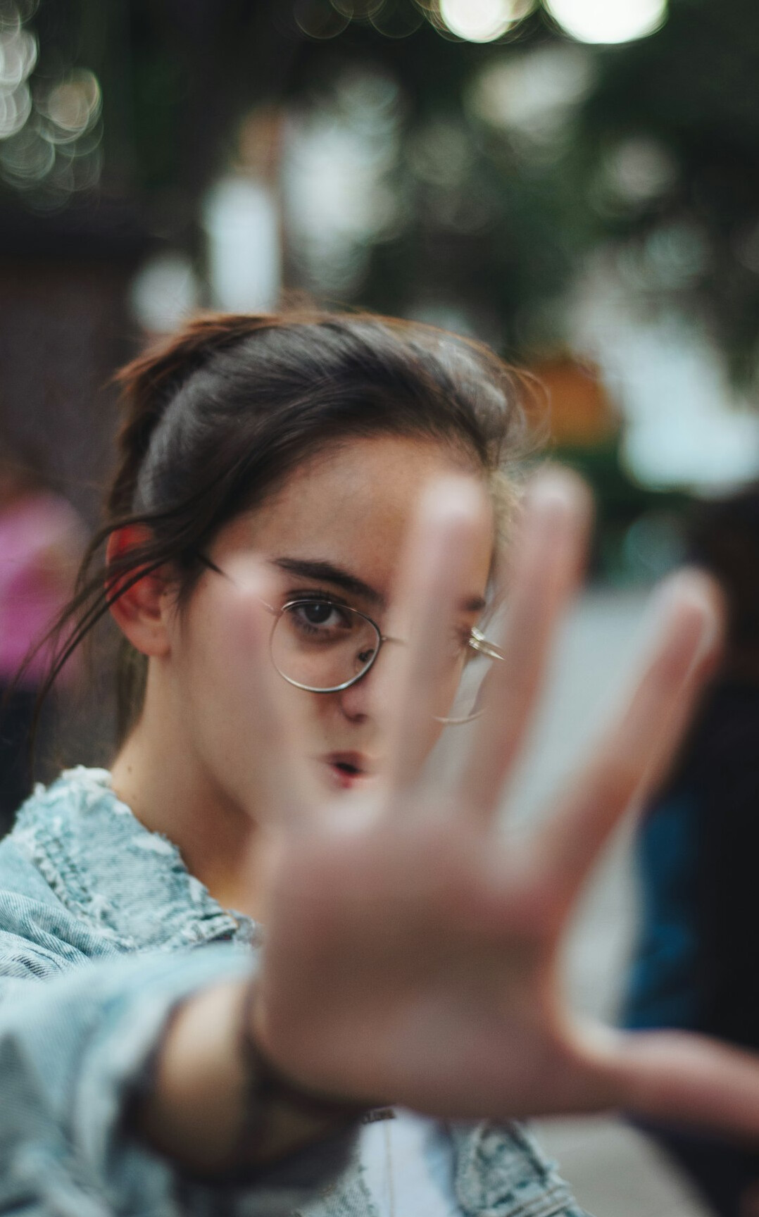 person making eye contact in conversation