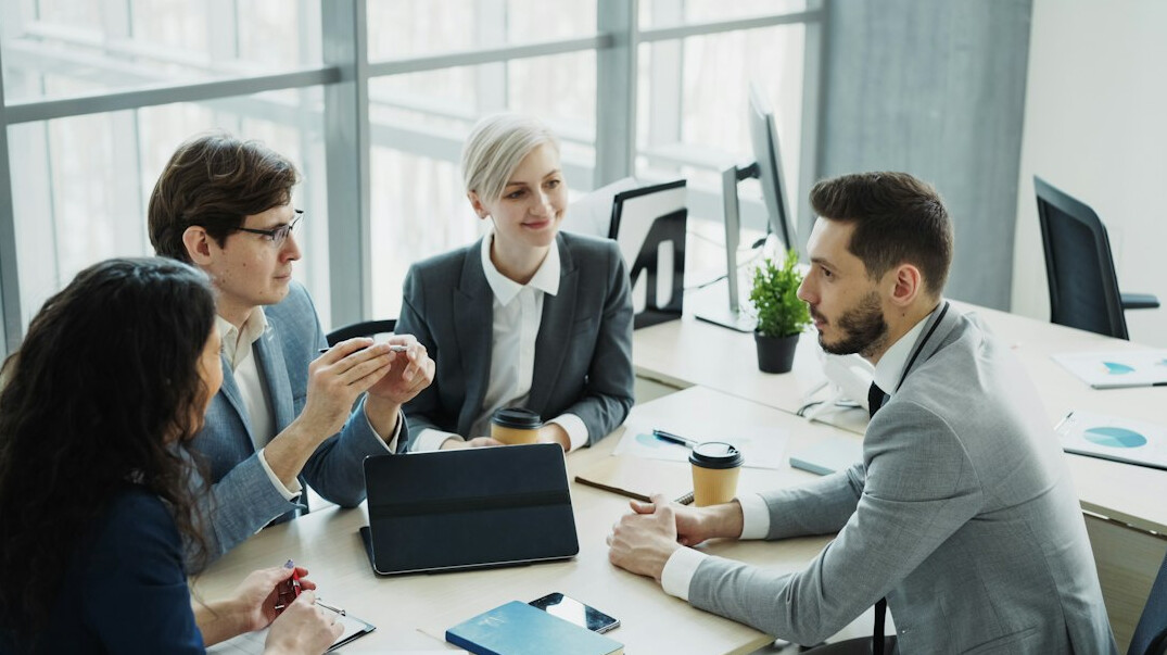 group discussion in meeting